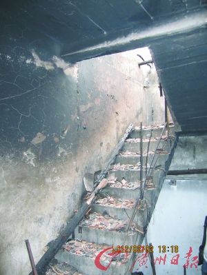 民宅失火两中学生被烧死 消防救援被指缺乏工具